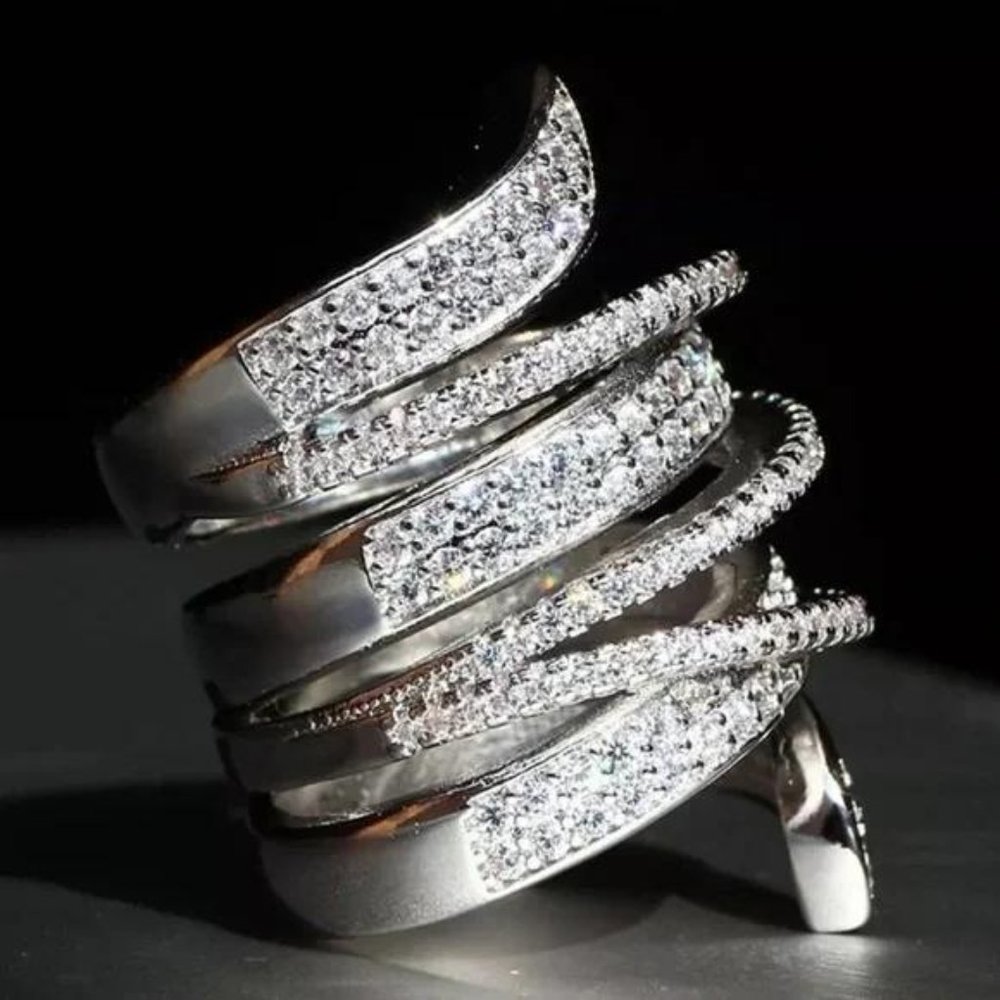 NEW 925 STERLING SILVER DIAMOND RING, BEAUTIFUL RING, SHINY RING. - Picture 5 of 5